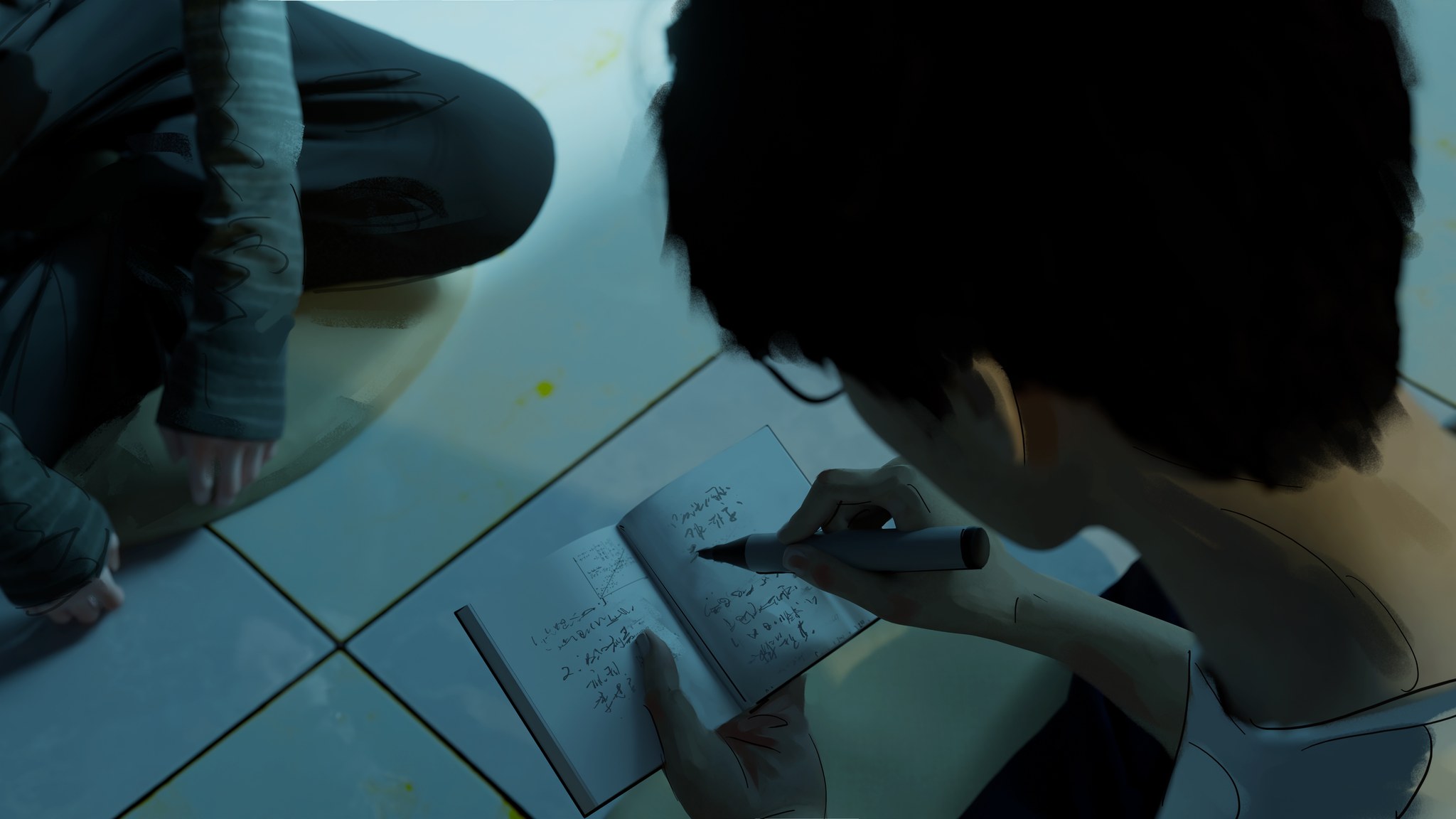 希扬低头在小本子上记笔记